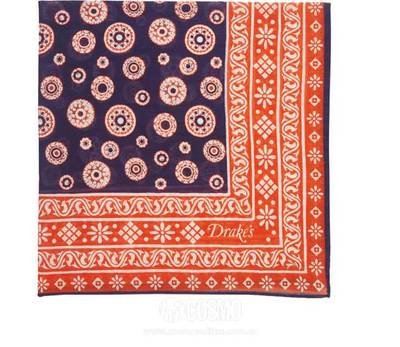 百搭方巾凹造型 想帶哪里就帶哪里